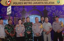 Tingkatkan Keamanan Nataru, Polres Metro Jaksel Tinjau Pos Pengamanan Operasi Lilin Jaya di Pesanggrahan