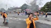 Mahasiswa UNM Demo Tolak Plh Rektor dari Unhas, Ricuh Saat Adang Mobil Sekjen Kemendikti