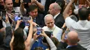 Paus Leo XIV menekankan kekuatan kata-kata untuk kebaikan. (Alberto PIZZOLI/AFP)