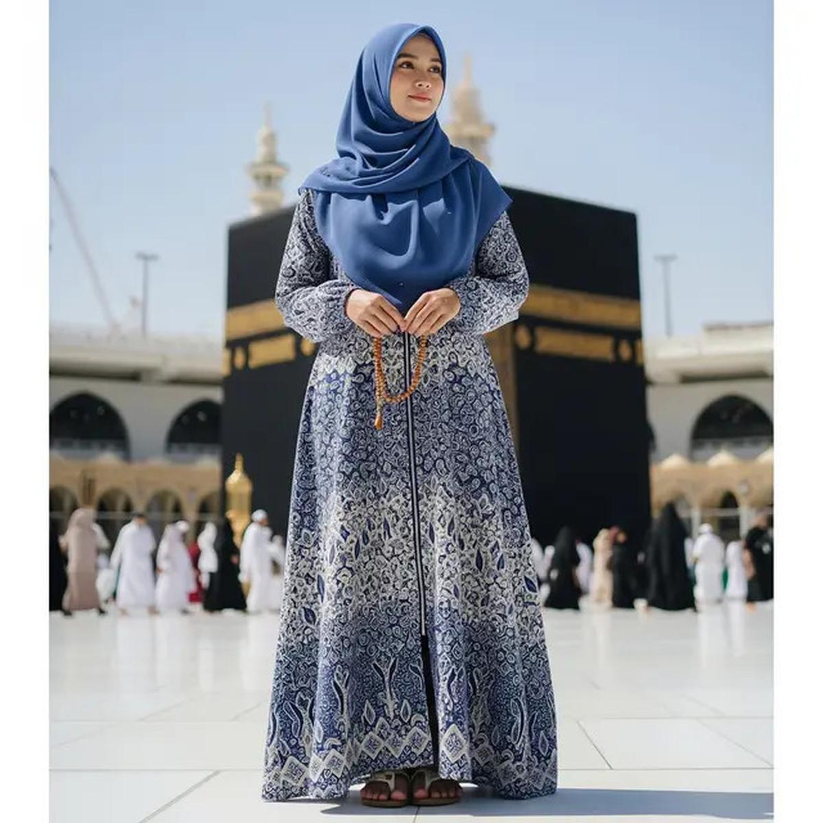 7 Model Gamis Batik Buat Umroh yang Anggun dan Nyaman Dipakai Seharian