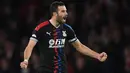 Luka Milivojevic. Gelandang bertahan asal Serbia berusia 30 tahun ini didatangkan Crystal Palace dari Olympiacos pada tengah musim 2016/2017. Ia menjabat kapten utama The Eagles sejak Januari 2018. Musim ini ia baru bermain dalam 10 laga di semua ajang. (AFP/Daniel Leal)