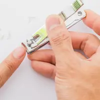 Ilustrasi menggunting kuku/copyright shutterstock