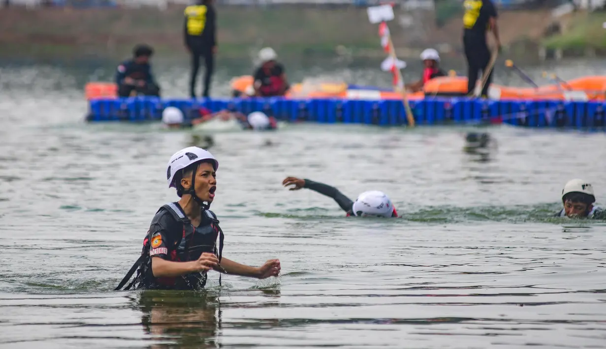 Peserta saat mengikuti lomba lari, renang dan dayung di Situ Gintung, Tangerang Selatan, Banten, Senin, 17 Agustus 2026. (KLY/Arie Basuki)