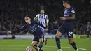 Di penghujung babak pertama, Manchester City hampir memperbesar keunggulan. Tembakan Phil Foden usai menerima sodoran Ilkay Guendogan masih bisa ditangkap Robert Sanchez. (AFP/Glyn Kirk)