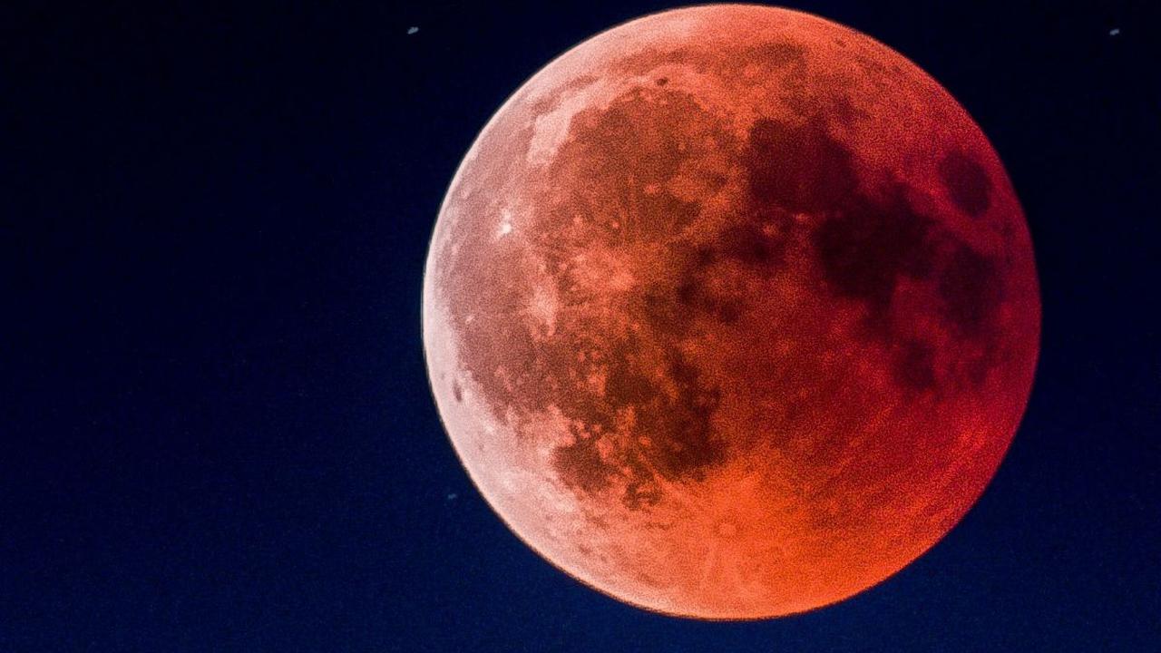 Dalam kehidupan tata surya, tentu saja selalu ada berbagai fenomena-fenomena alam yang menyuguhkan pemandangan yang menakjubkan. Fenomena-fenomena alam ini bisa terjadi setiap periode waktu tertentu, maupun hanya terjadi setahun sekali. Salah satu fenomen
