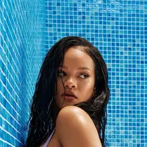 Rihanna Sembunyikan Perut Hamilnya Saat&nbsp;Pose untuk Kampanye Lingerie Terbaru Savage X Fenty. (Dok: IG @badgalriri https://www.instagram.com/p/DKSDIAyRS_f/?img_index=4&amp;igsh=ODZrdG5xeDV6NzF1
