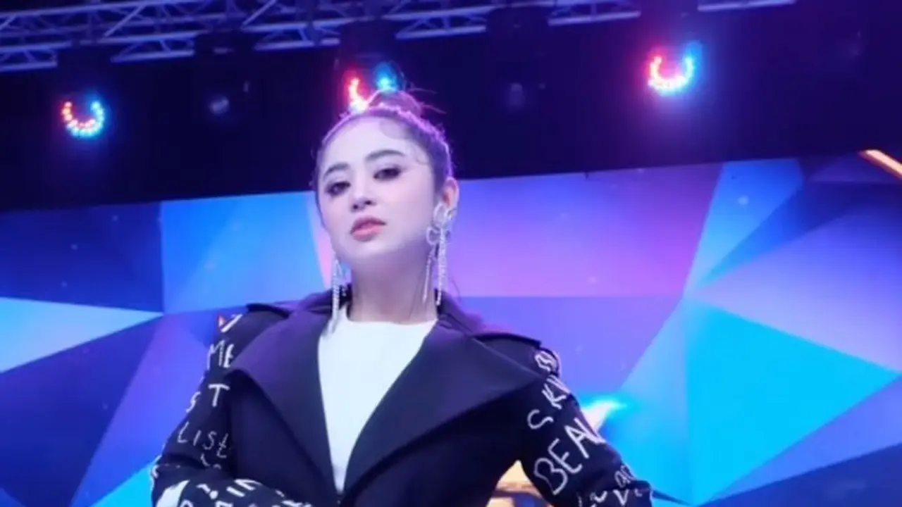 [Fimela] Dewi Perssik