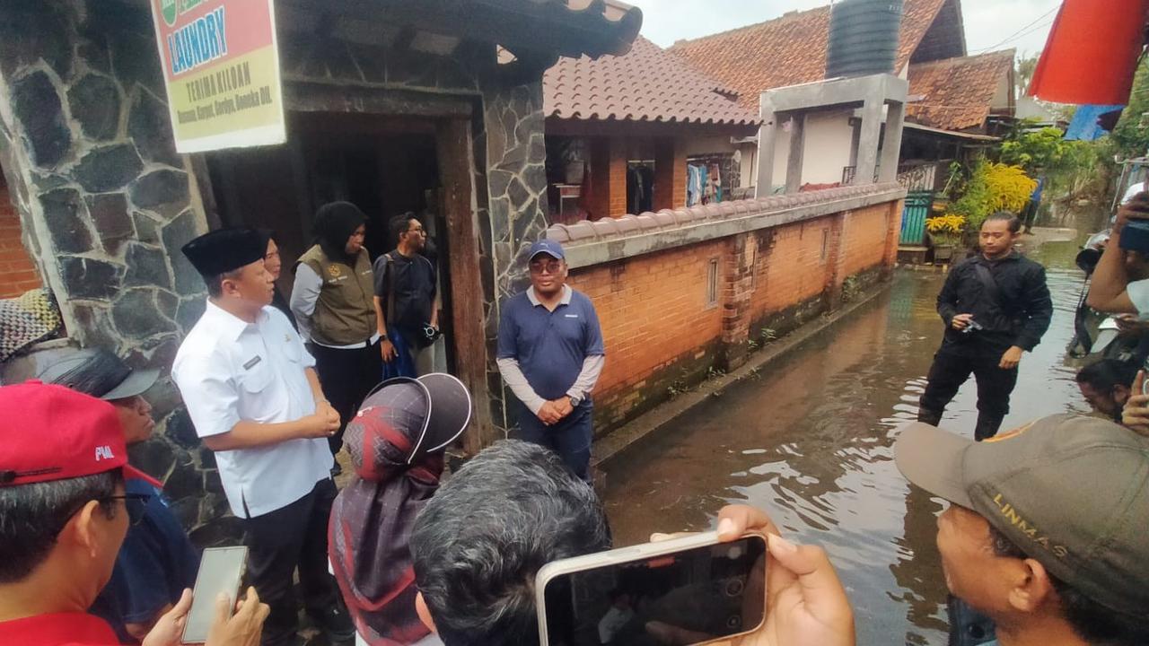 Miris, Tembok Rumah Warga Dijadikan Pembatas Saluran Air di Depok