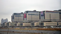Rumah Sakit Kota Basaksehir untuk merawat pasien COVID-19 di Istanbul, Senin (20/4/2020). Jumlah pasien yang meninggal akibat virus itu di Turki melonjak menjadi 2.017 orang dan total kasus terkonfirmasi mencapai 86.306 pada Minggu (19/4), menurut data terbaru Kementerian Kesehatan Turki. (Xinhua)