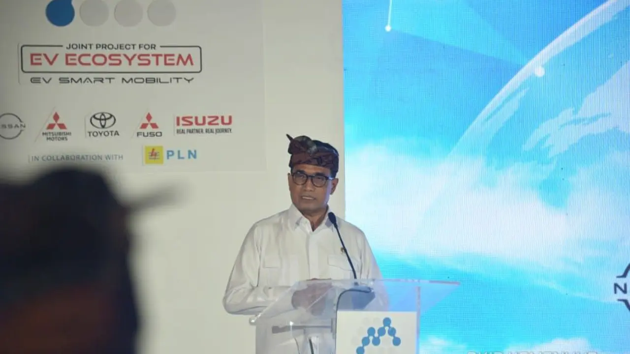 Menteri Perhubungan Budi Karya Sumadi mengapresiasi inisiasi lima perusahaan otomotif membangun ekosistem mobil listrik di Indonesia. (Dok Kemenhub)