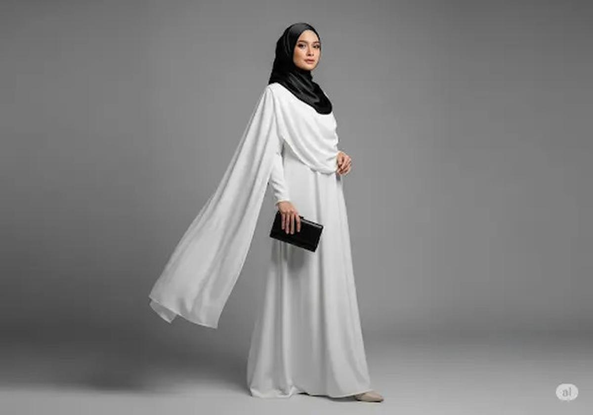 7 Cara Islami Padu Padan Dress Putih agar Cocok di Acara Resmi