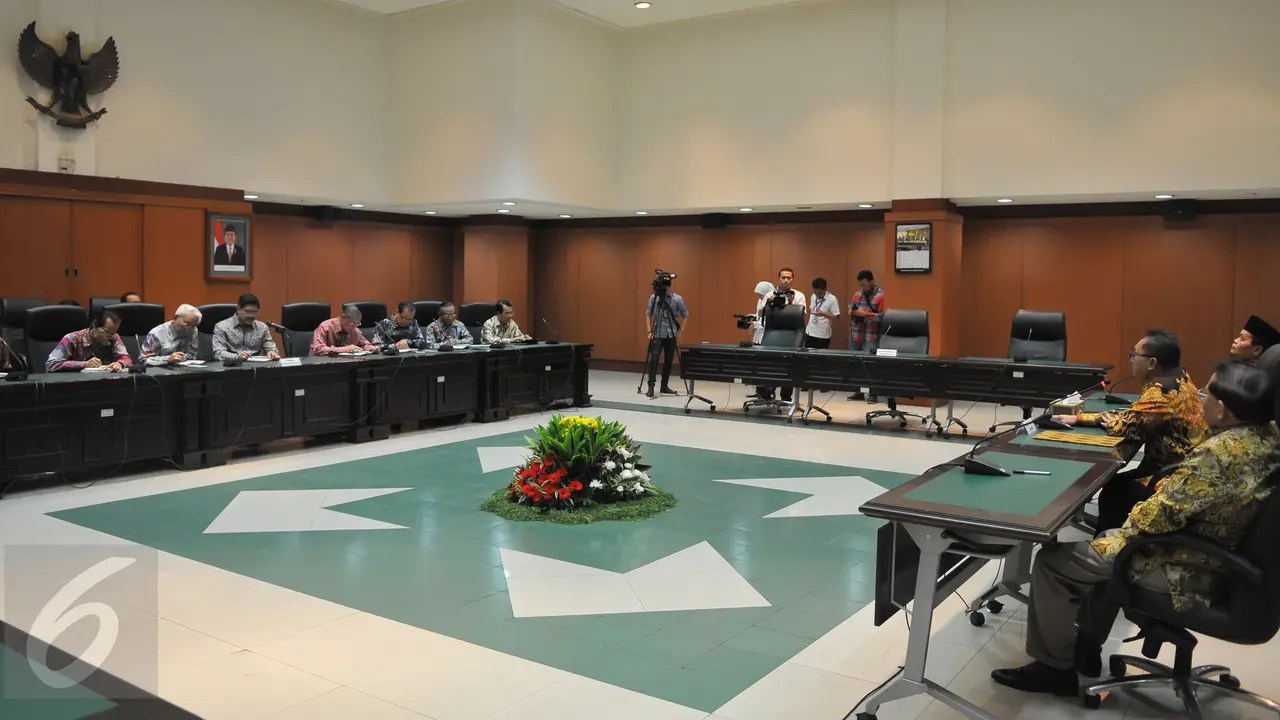 20150709-Pimpinan MPR Antar Undangan untuk Ketua MA-Jakarta 1
