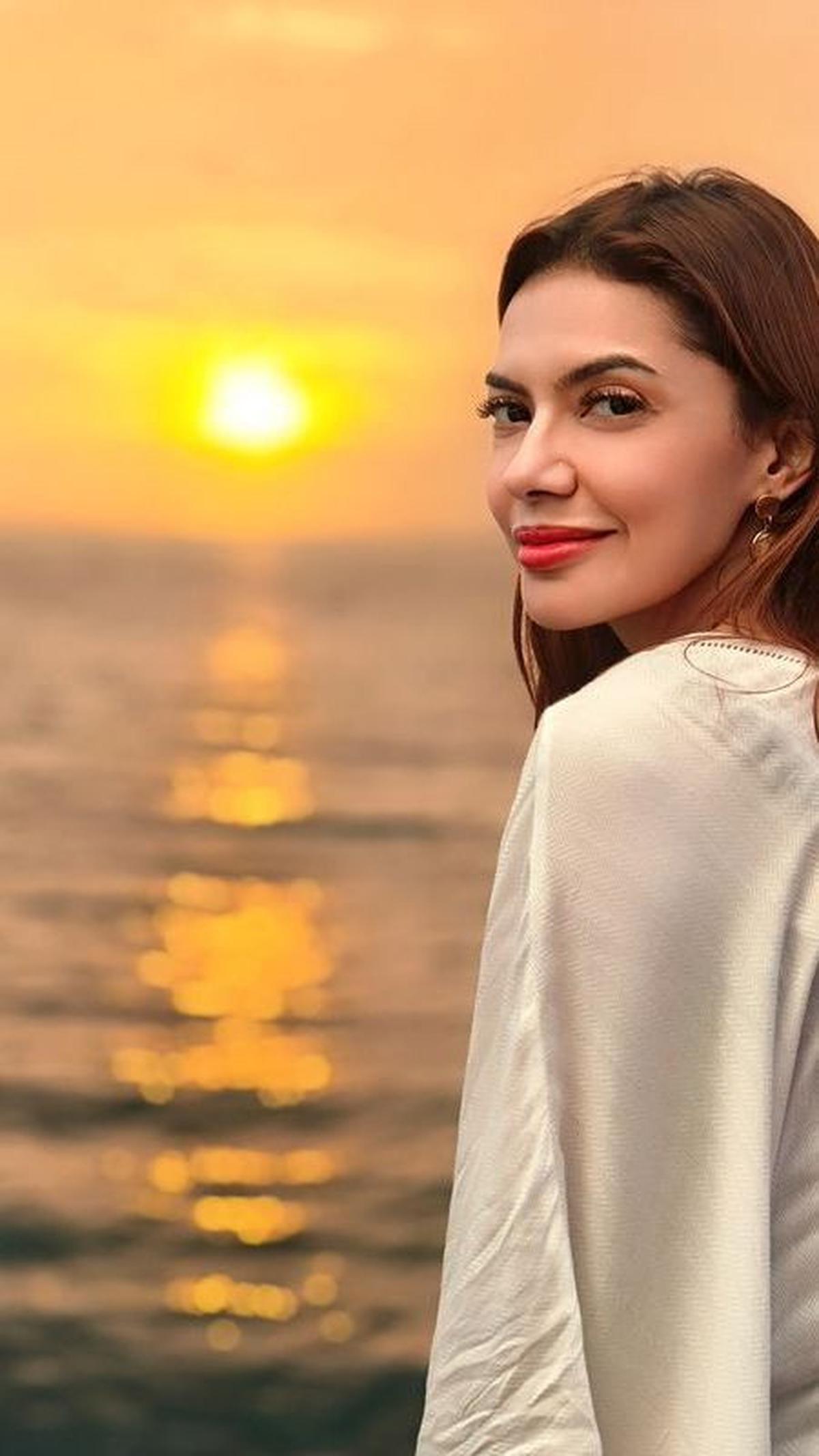 Selanjutnya ada artis sekaligus presenter yang dikenal cerdas, Najwa Shihab. Seperti kita tahu, Najwa merupakan putri dari tokoh agama Quraish Shihab.