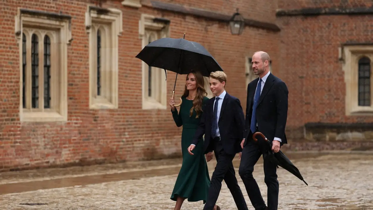 Gaya Effortless Kate Middleton Antar Pangeran George Hari Pertama Sekolah