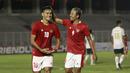Penyerang Timnas Indonesia, M Rafli (kiri) melakukan selebrasi bersama Kushedya Hari Yudo usai menjebol gawang Tira Persikabo. (Foto: Bola.com/M. Iqbal Ichsan)