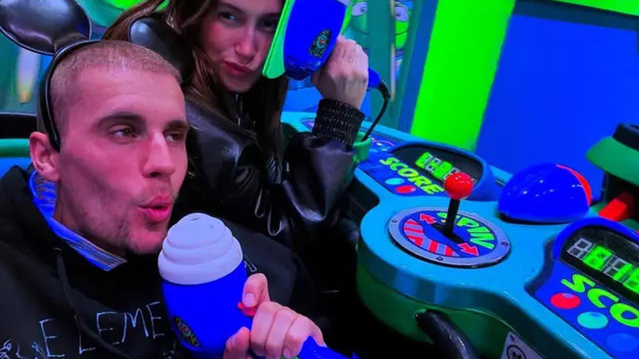 Usai Ungkap Soal Keraguan Diri, Justin Bieber dan Hailey Terlihat Habiskan Waktu Bersama di Disneyland
