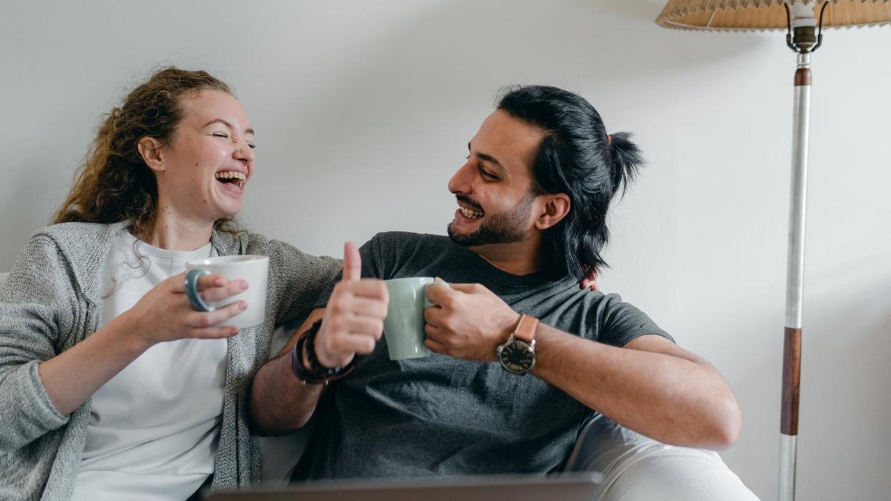Terjebak Romantisme dengan Teman, Benarkah Cinta atau Sekadar Rasa Nyaman?