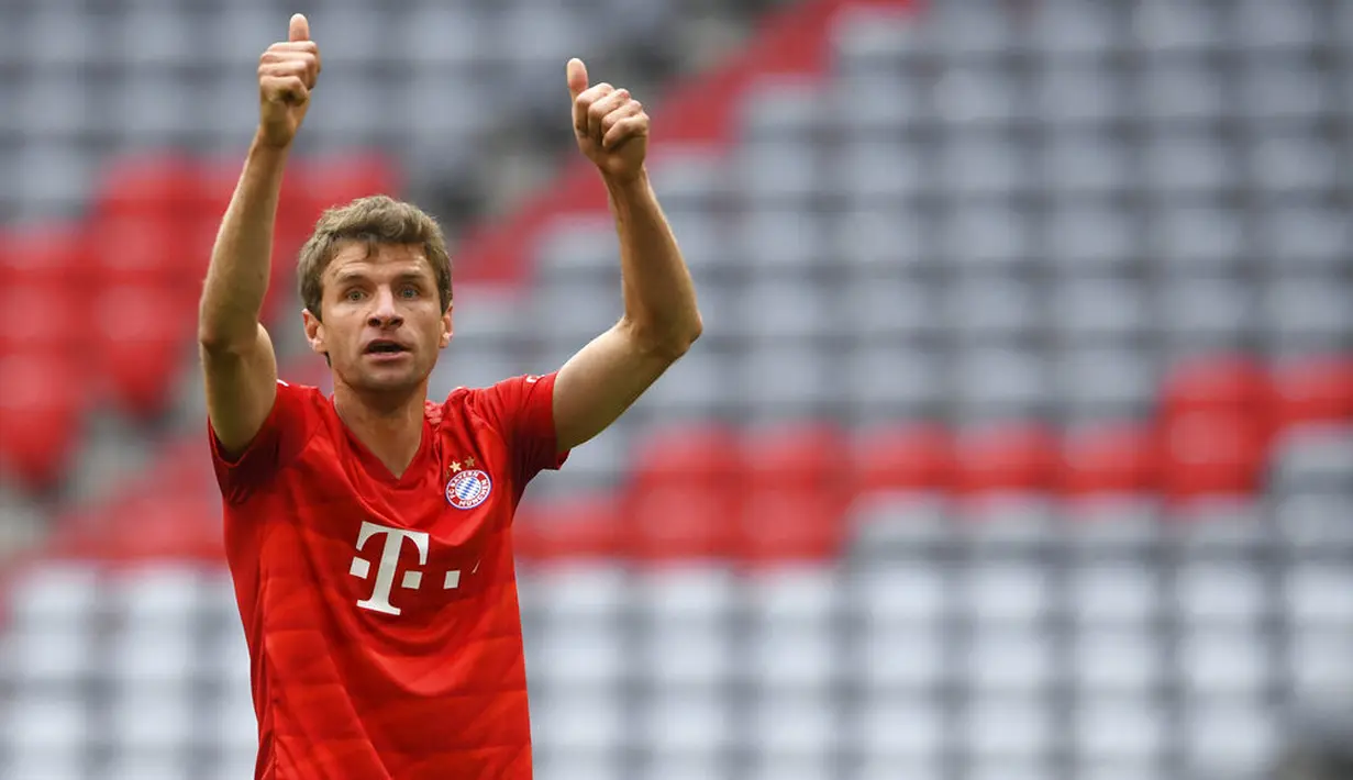 Pemain Bayern Munchen, Thomas Mueller, saat melawan Fortuna Duesseldorf pada laga Bundesliga di Allianz Arena, Sabtu (30/5/2020). Bayern Munchen menang 5-0 atas Fortuna Duesseldorf. (AP/Christof Stache)