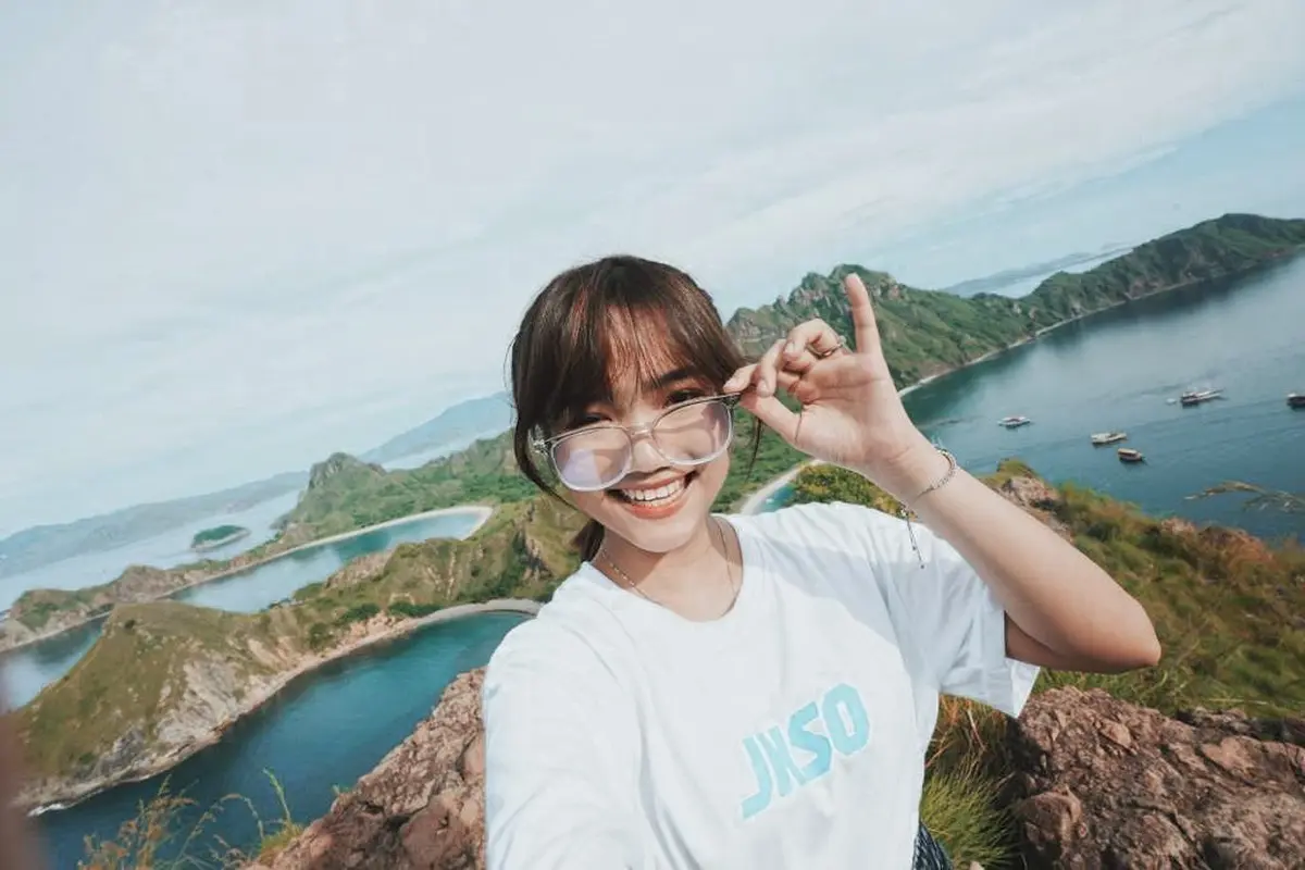 6 Potret Fuji di Labuan Bajo, Kerja Sekaligus Liburan