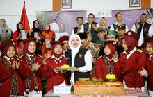 Khofifah Rayakan Hardiknas Bersama Siswa Sekolah Rakyat Mojokerto, Terkesima Pidato Lima Bahasa