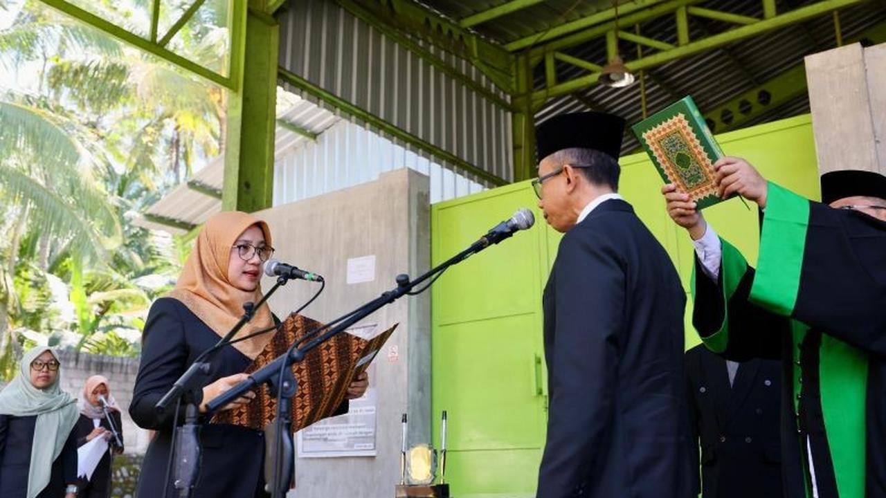 Bukan di Kantor, Pelantikan Sekda Banyuwangi Digelar Bupati Ipuk di TPS3R sebagai Pengingat