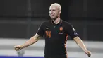 Pemain Belanda Davy Klaassen merayakan gol ke gawang Latvia pada pertandingan sepak bola kualifikasi Grup G Piala Dunia 2022 di Stadion Daugava, Riga, Latvia, 8 Oktober 2021. Belanda menang 1-0. (AP Photo/Roman Koksarov)