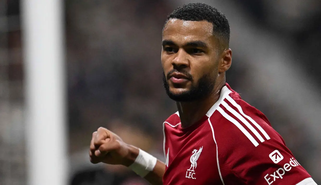 Pada menit ke-66, gol Cody Gakpo kian memperlebar keunggulan Liverpool jadi 4-1 setelah mendapat peluang datar dari Florian Wirtz. (Kirill KUDRYAVTSEV/AFP)