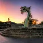 Patung kepala naga di Pantai Kamali yang jadi ikon Kota Baubau. (dok. Instagram @uncle_syaf / https://www.instagram.com/p/B8U_hINH62V/?utm_medium=copy_link / Dinda Rizky)