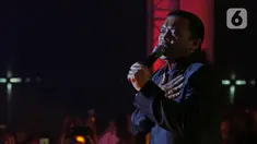 Penyanyi Didi Prasetyo atau yang lebih dikenal Didi Kempot saat tampil pada konser bertajuk "The Lord of Loro Ati" di kawasan SCBD, Jakarta, Jumat (6/12/2019). Mengawali karier sejak 1989, Didi Kempot memilih musik campursari sebagai pilihan dalam berkesenian. (Liputan6.com/Herman Zakharia)