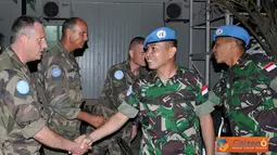 Citizen6, Lebanon: Komandan Konga XXIII-F/UNIFIL, Letkol Inf Suharto Sudarsono melakukan kunjungan ke Komandan FCR, di Markas FCR UNIFIL, Daerah Gandouriyah, Lebanon Selatan, Senin (6/8). (Pengirim: Badarudin Bakri).