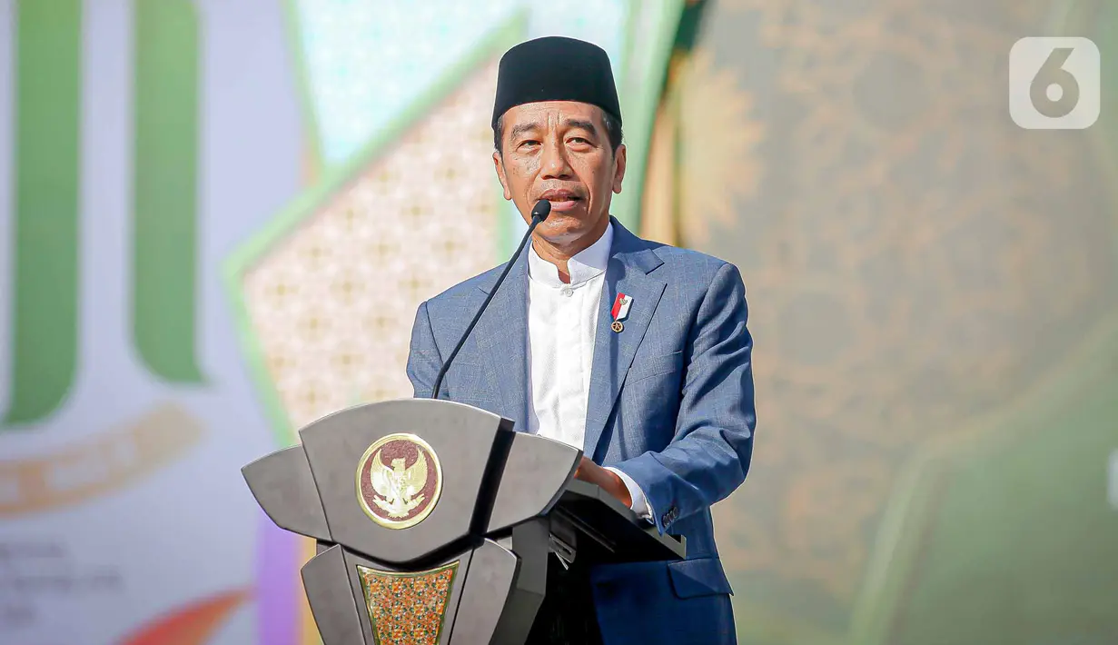 Jokowi mengatakan Muslimat NU sangat luar biasa. Jokowi pun menyanjung Muslimat NU yang selama ini telah berperan dalam menjaga Negara Kesatuan Republik Indonesia (NKRI). (Liputan6.com/Faizal Fanani)