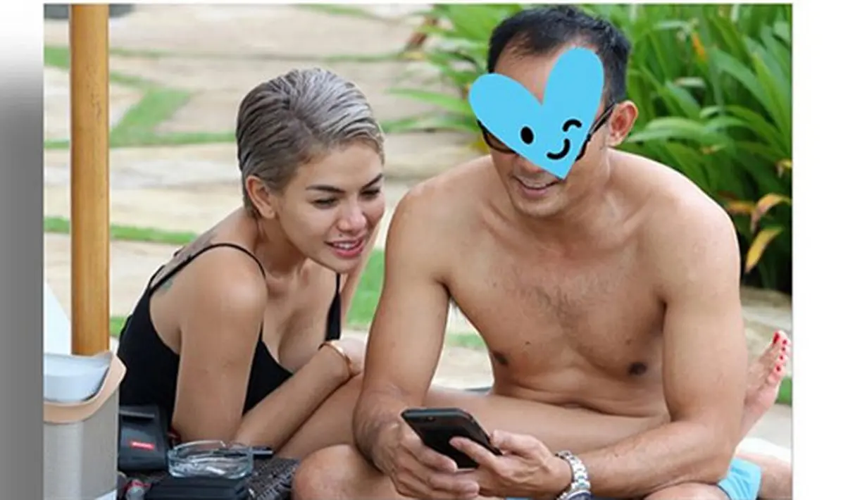 Perempuan 31 tahun, mengaku perkenalan dengan sang kekasih melalui telepon. Setelah beberapa kali ketemu, status janda dan duda itu akhirnya berlanjut hingga pacaran. (Instagram/ nikitamirzanimawardi_17)