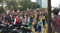 Demo massa berseragam putih abu-abu dan pramuka terjadi di kawasan Palmerah, Jakarta Pusat. (Liputan6.com/Ady Anugrahadi)