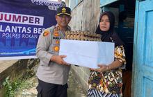 Jumat Berkah Polres Rohul, Kapolres Bagikan Nasi Kotak Sembari TitipKan Pesan Damai Pilkada