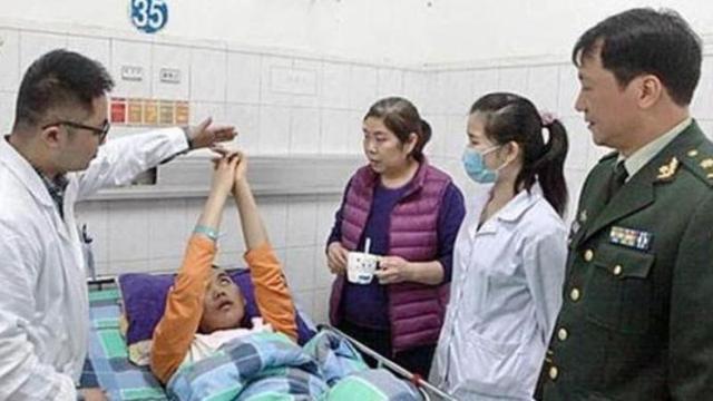 Cium Bau Uang, Pasien Mendadak Bangun dari Koma