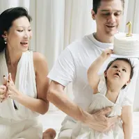 Patricia Gouw membagikan momen spesial perayaan ulang tahun pertama buah hatinya dengan konsep serba putih yang memerlihatkan kehangat keluarga.&nbsp;[@patriciagouw]