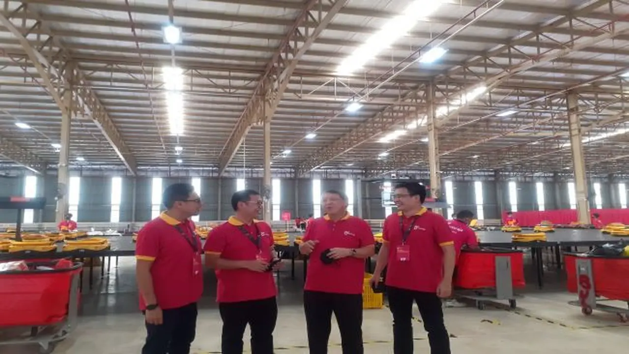 Jajaran direksi Anteraja saat acara konferensi pers building automated sortation system Anteraja, Jakarta, Kamis (14/4/2022) (Foto: Liputan6.com/Elga N)