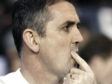 Manajer Burnley, Owen Coyle sebelum leg pertama semifinal Piala Carling menghadapi Tottenham Hotspur di White Hart Lane, London, 6 Januari 2009. AFP PHOTO/Glyn Kirk