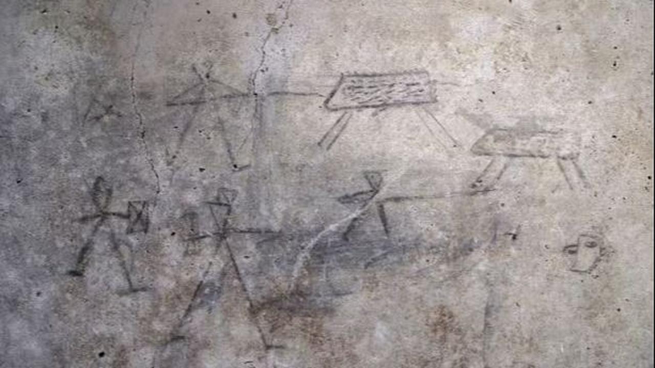 Direktur taman arkeologi Pompeii, Gabriel Zuchtriegel menyatakan gambar-gambar ini kemungkinan dibuat oleh seorang bocah atau lebih dari satu orang