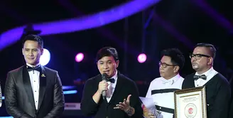 Penghargaan musik diraih oleh grup musik Kahitna yang telah 30 tahun mewarnai musik industri musik Indonesia dengan penggemar lintas generasi. (Nurwahyunan/Bintang.com)
