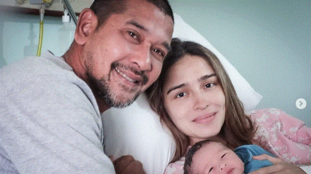 Yasmine Wildblood Melahirkan anak ketiga