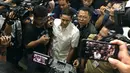 Wakil Gubernur DKI Jakarta Sandiaga Uno menjawab pertanyaan wartawan saat tiba di Polda Metro Jaya, Jakarta, Selasa (30/1). Sebelumnya, Sandi juga pernah diperiksa terkait jual beli tanah dengan tersangka Andreas Tjahjadi. (Liputan6.com/Immanuel Antonius)