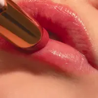 Terdapat 9 warna memukau, termasuk dua warna ikonis.