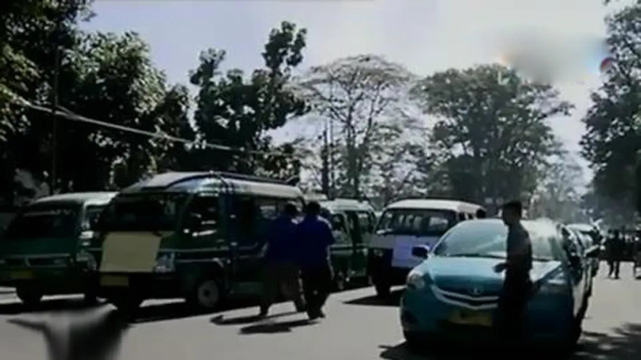 Aksi Mogok Sopir di Bandung Desak Hapus UU 32 Tahun 2016 