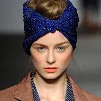 Untuk kamu yang nggak suka makeup berlebihan, cukup simak vidio ini deh!