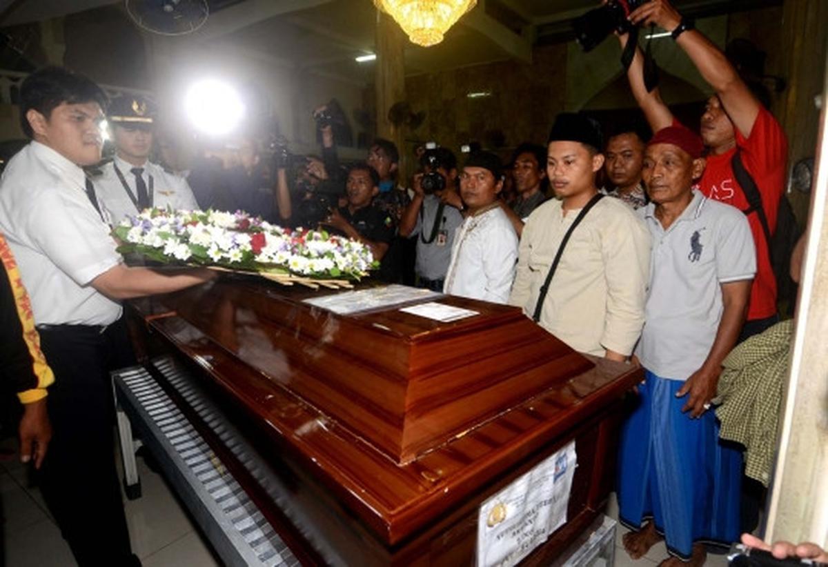 Isak tangis dan takbir iringi kedatangan jenazah Co Pilot Aviastar