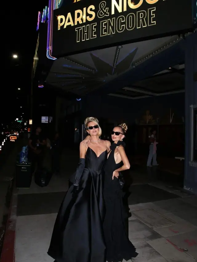 Gaya Klasik Glamor Paris Hilton Saat Syuting The Simple Life Reboot, Kenakan Gaun Hitam Rancangan Desainer Indonesia