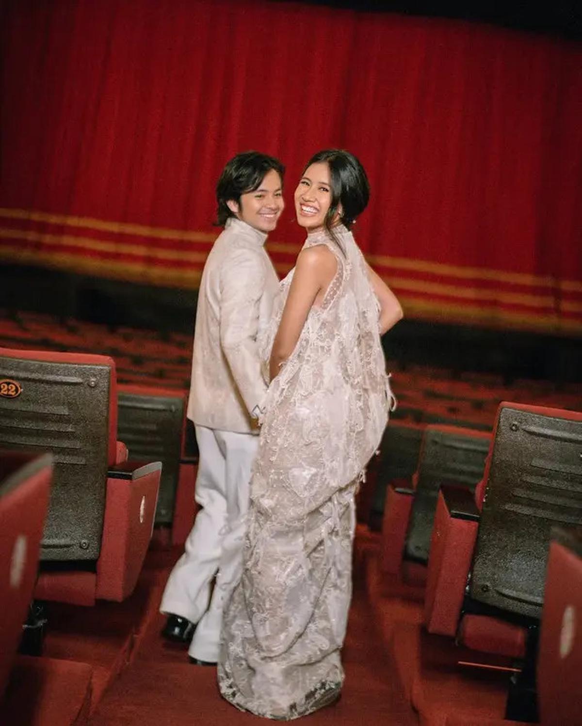 8 Foto Prewedding Angga Yunanda dan Shenina Cinnamon yang Bak Adegan Film Berbagai Genre
