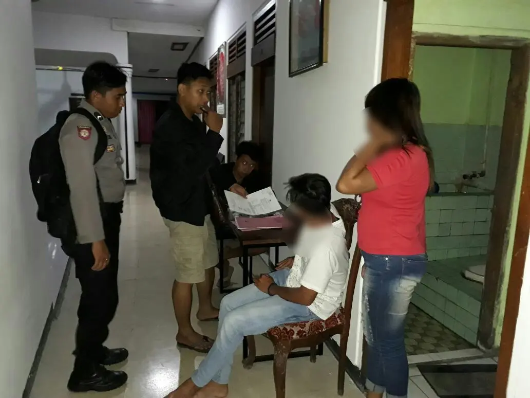 Tersangka pasangan mesum yang ditangkap dalam Penggerebekan hotel. (Foto: Liputan6.com/Polres Kebumen/Muhamad Ridlo)