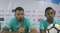 Pelatih Bhayangkara FC, Simon McMenemy, mengaku pihaknya buta kekuatan PS Benteng yang akan dihadapi di Piala Indonesia 2018. (Bola.com/Zulfirdaus Harahap)